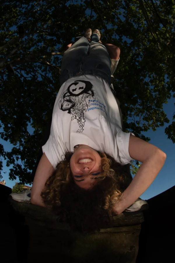 T-Shirt "Cool Kids" Gris – Image 4